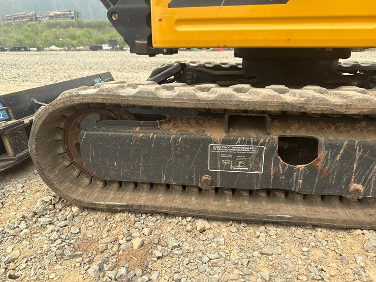 2023-deere-17g-image-42