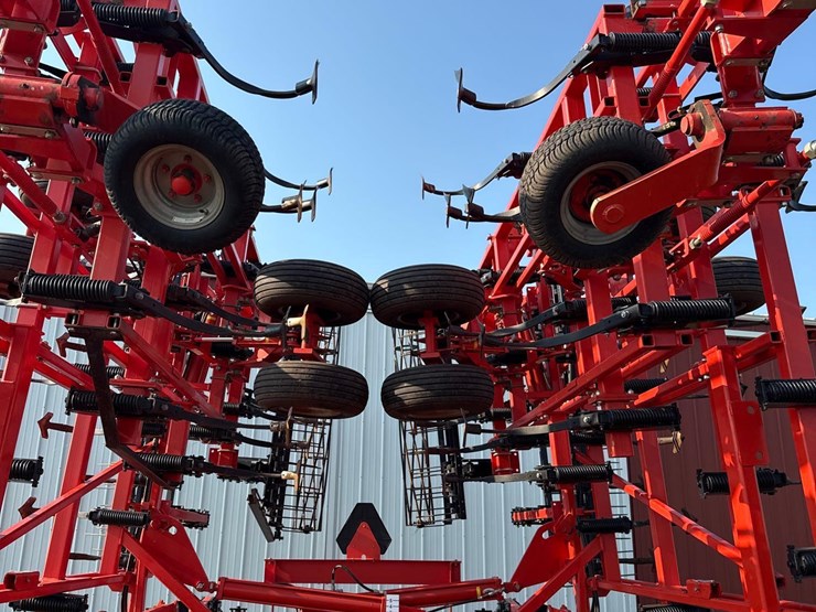 2013-kuhn-krause-5635-46ft-field-cultivator-image-40