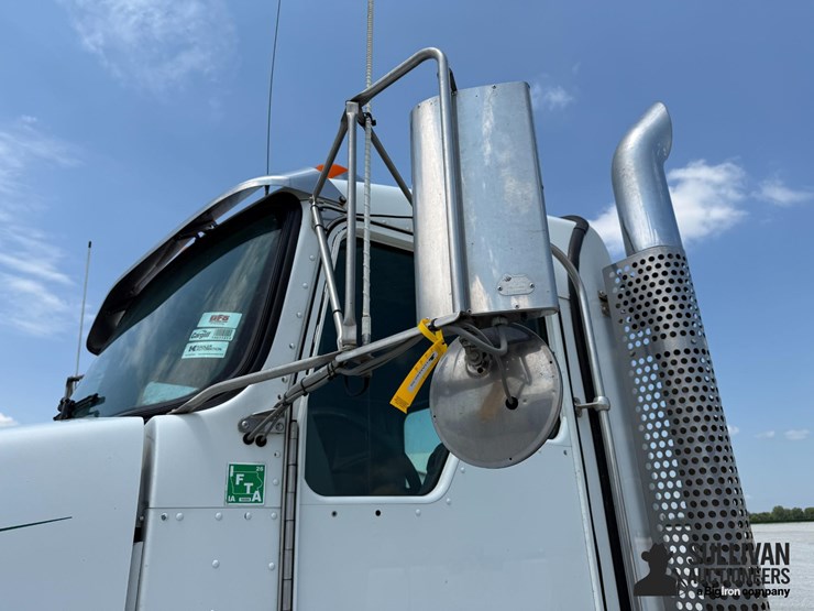 2010-kenworth-t800-image-12