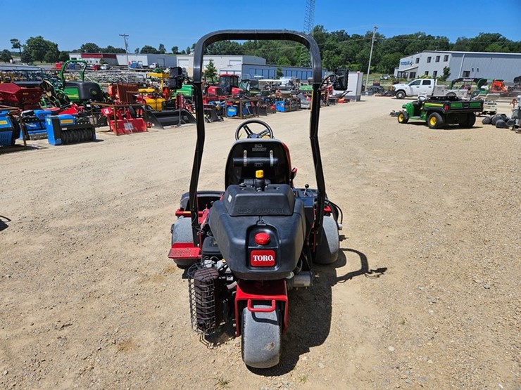 2016-toro-greensmaster-3150-image-4