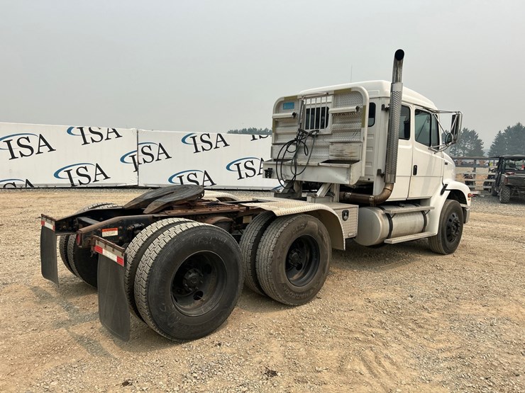 2003-freightliner-fl112-image-58
