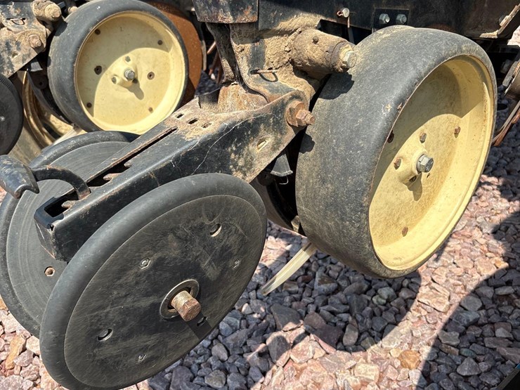 kinze-2210-image-27