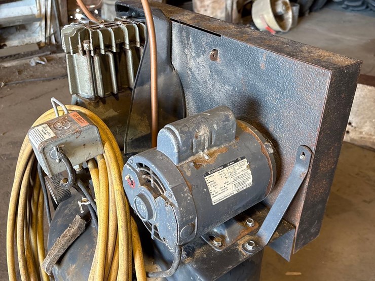 stationary-air-compressor-image-8