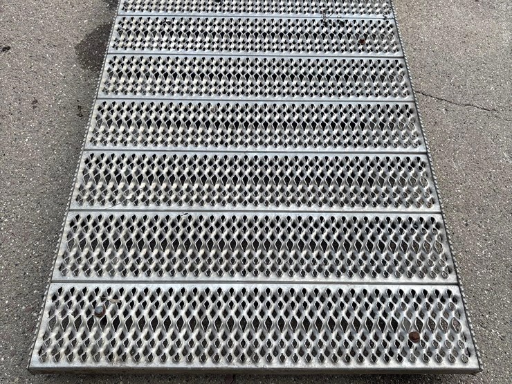 aluminum-semi-deck-plate/with-mounting-brackets-image-1