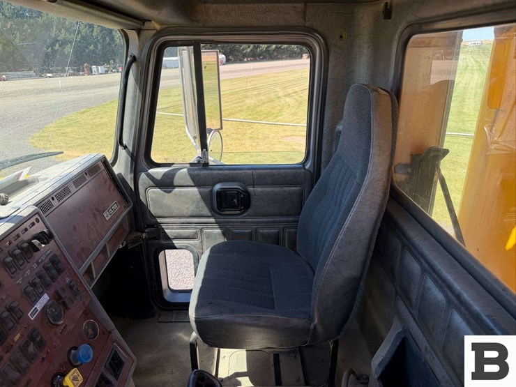 1999-mack-cl713-image-31