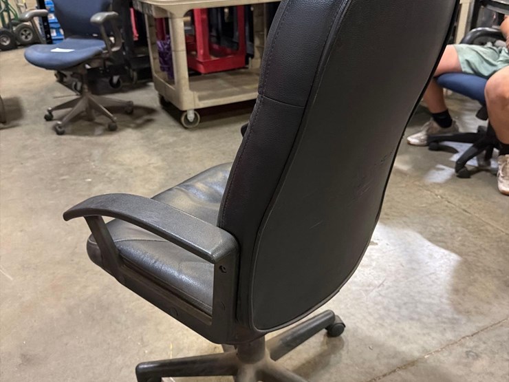 office-chair-image-2