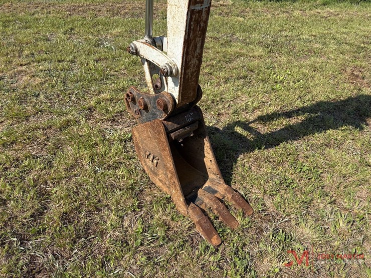takeuchi-tb230-image-18