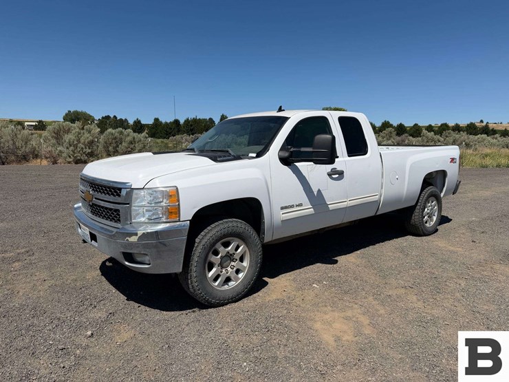 2013-chevrolet-silverado-3500-image-2