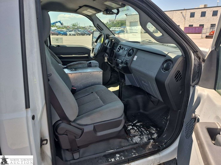 2011-ford-f350-image-28