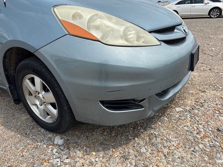 2009-toyota-sienna-image-17