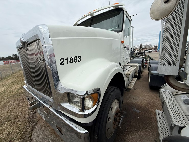 2006-international-(inoperable)-5900i-day-cab-image-2