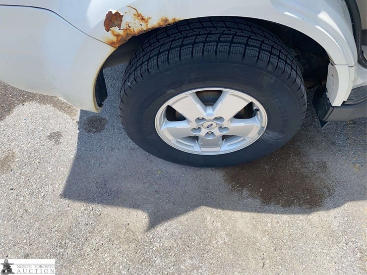 2011-ford-escape-image-21