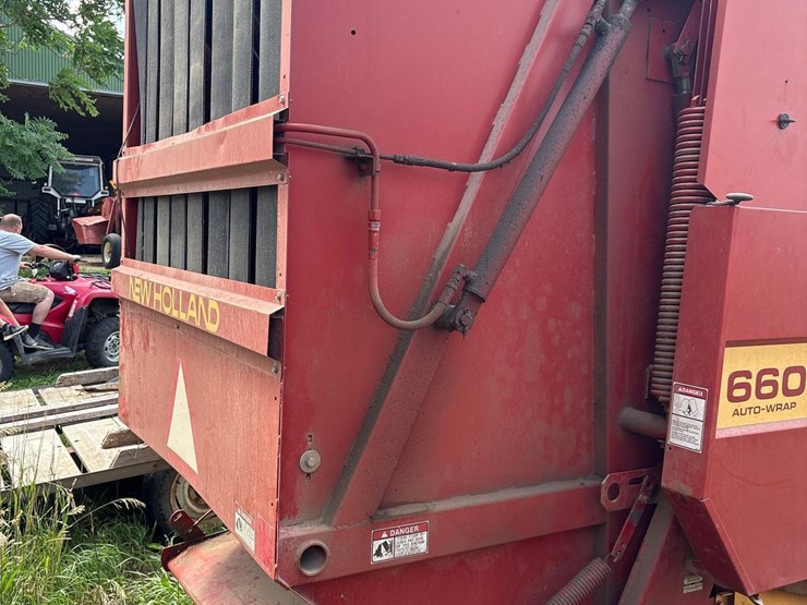 new-holland-660-image-4