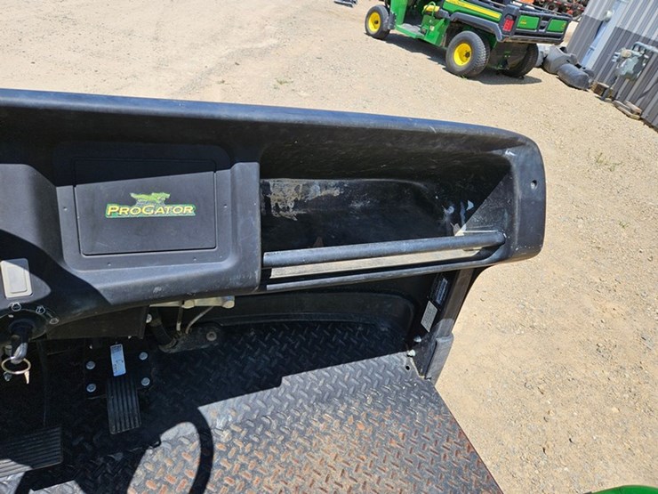 2016-john-deere-gator-image-27