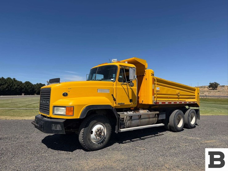 1999-mack-cl713-image-1