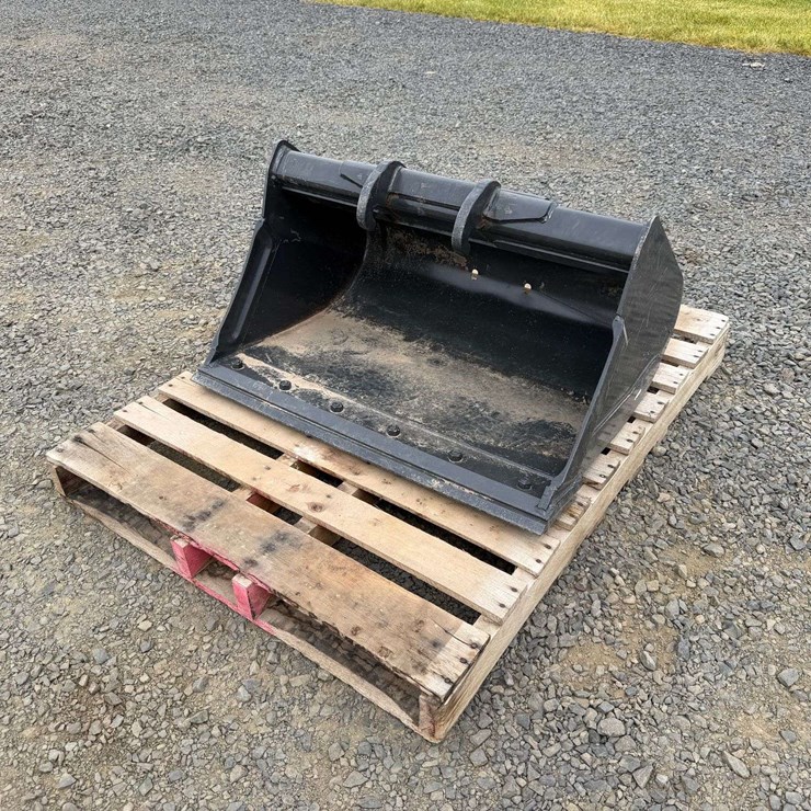 Bobcat 36" Clean-Out Bucket