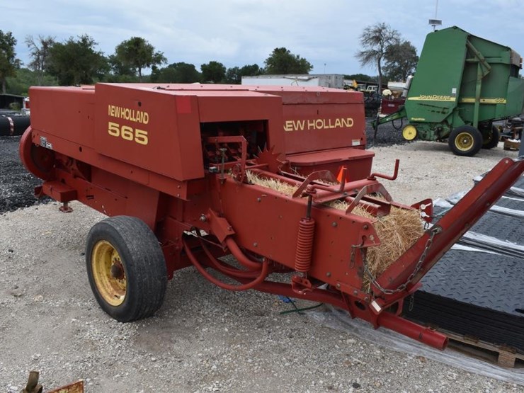 new-holland-565-image-3
