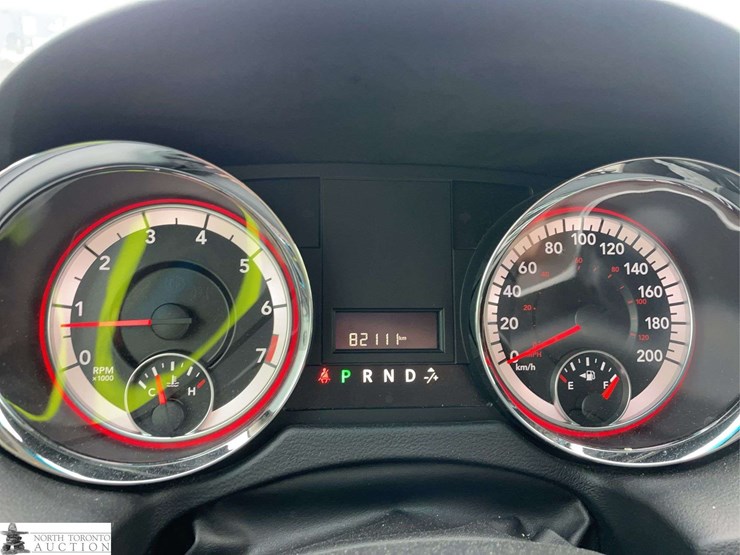 2016-dodge-grand-caravan-sxt-image-12