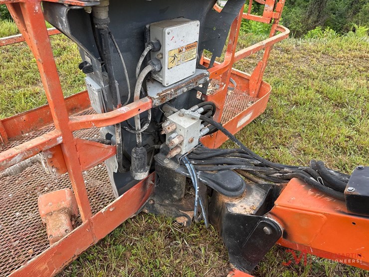 2017-jlg-660sj-image-16