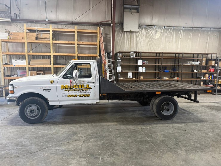 #2079-•-1997-ford-super-duty-flatbed-truck-image-2