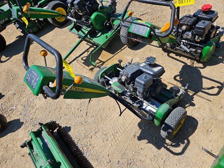 john-deere-220-image-5