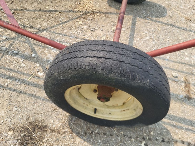 new-holland-bale-conveyor-w/transport-tires-and-electric-motor-image-26