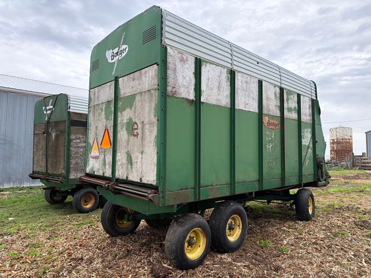 badger-18ft-front-unload-silage-wagon-image-3