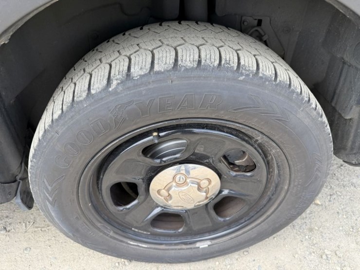 2019-ford-explorer-image-18