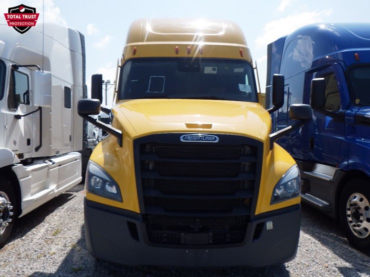 2022-freightliner-cascadia-126-image-2