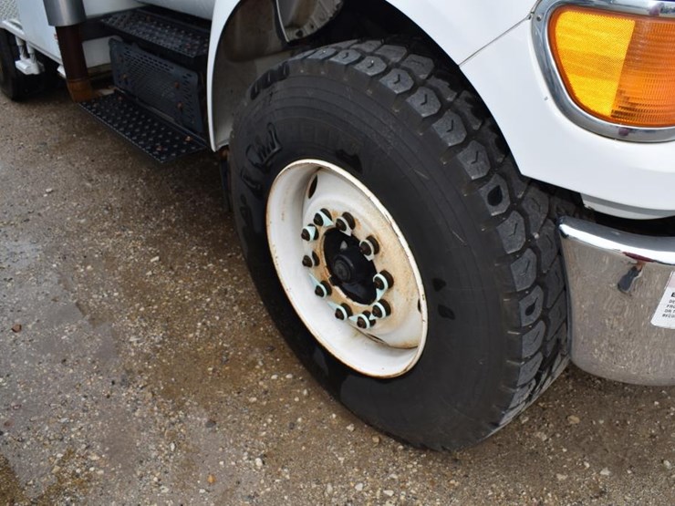 2011-ford-f750-image-3