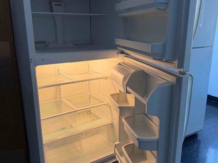 refrigerator/-freezer-combo-image-3