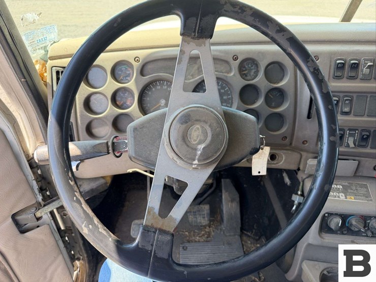 2002-mack-ch613-image-39