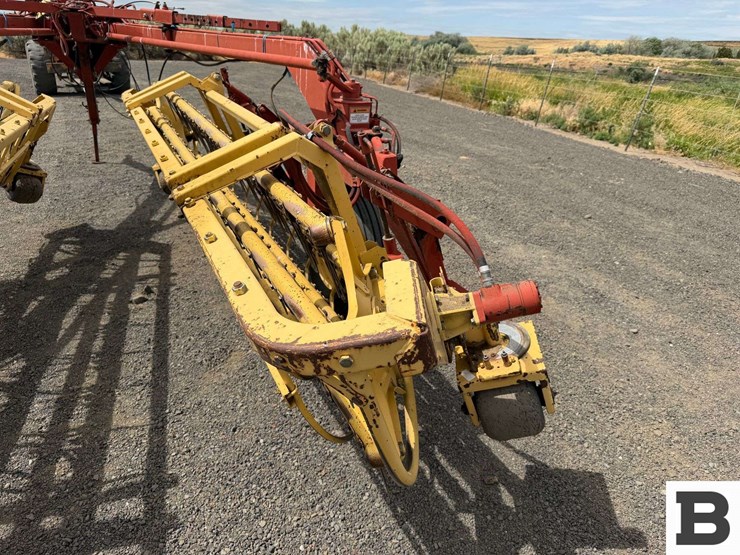 new-holland-216-image-20