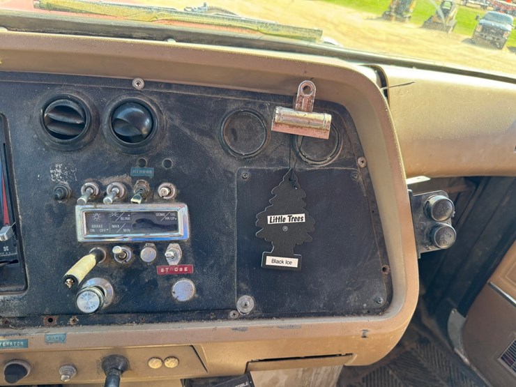 1989-ford-l9000-image-42