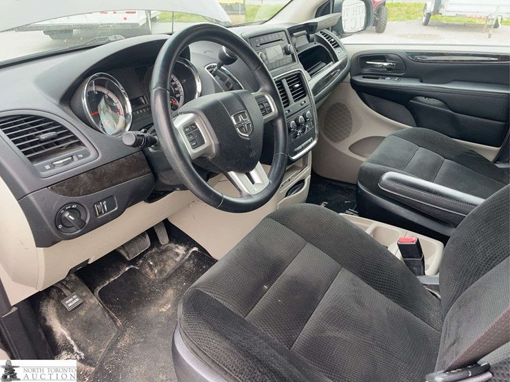2016-dodge-grand-caravan-sxt-image-11
