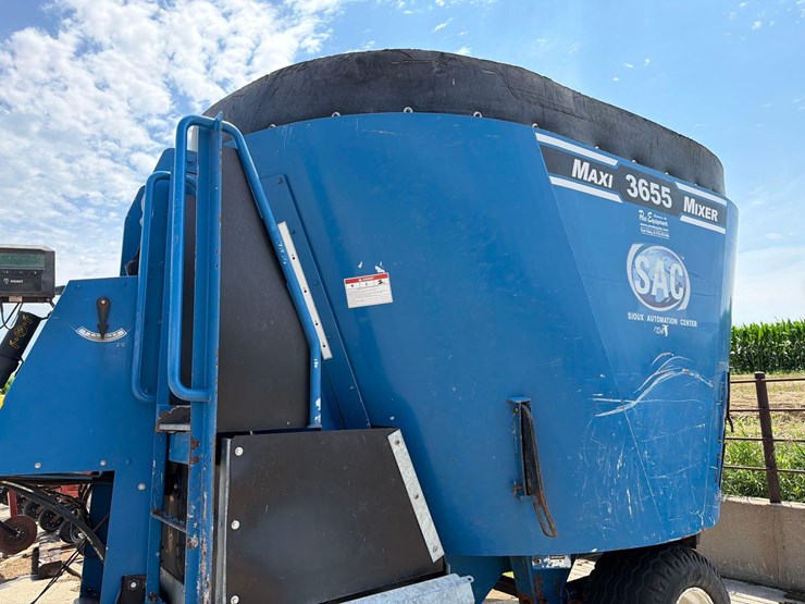 sac-3655-maxi-mixer-feeder-wagon-image-25