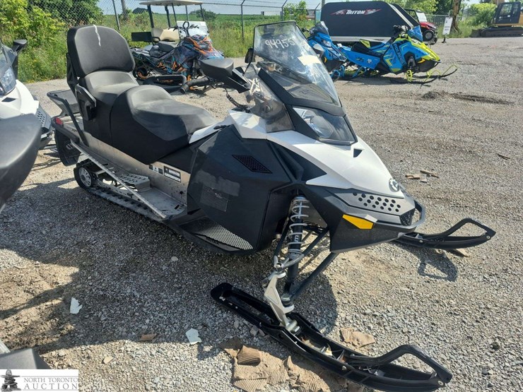 2015-ski-doo-grand-touring-sport-image-3
