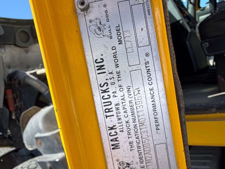 2001-mack-cl713-image-54