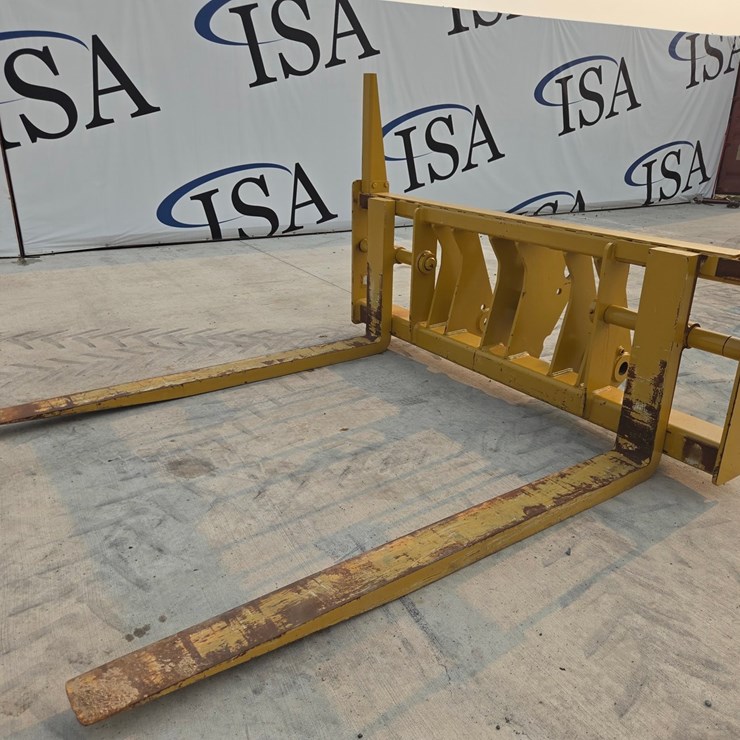 #5149 • Caterpillar 96" Loader Forks