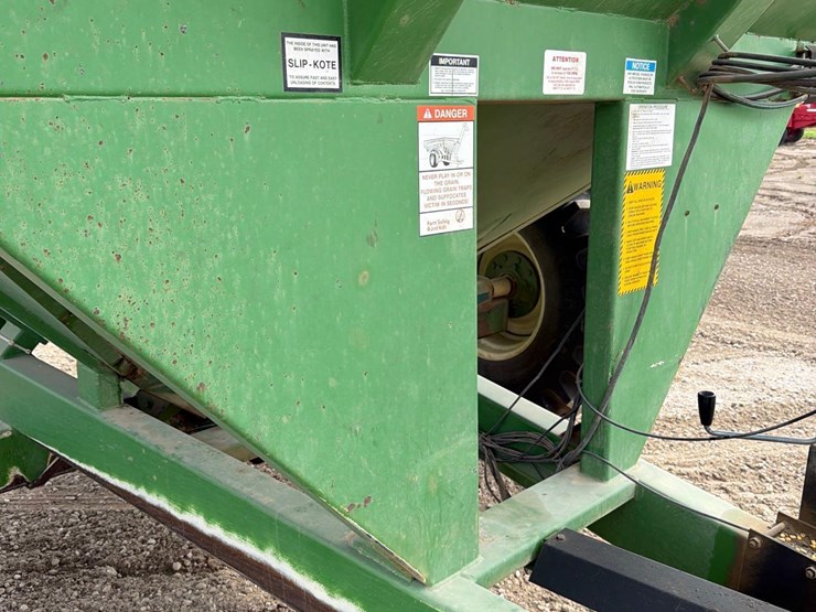 ficklin-cr9600-grain-cart-image-15