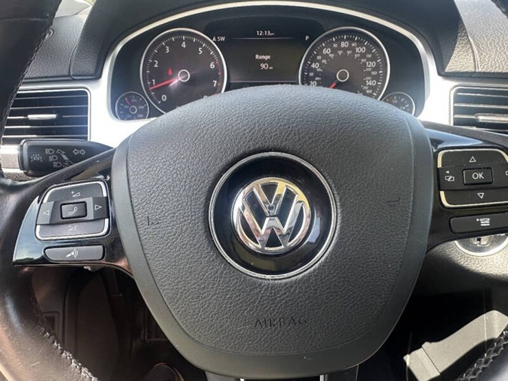 2016-volkswagen-touareg-image-14