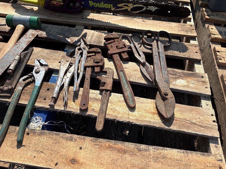 poulan-chainsaw-&-misc-tools-image-2
