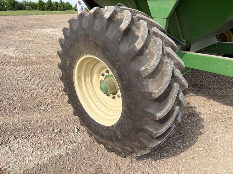 ficklin-cr9600-grain-cart-image-6