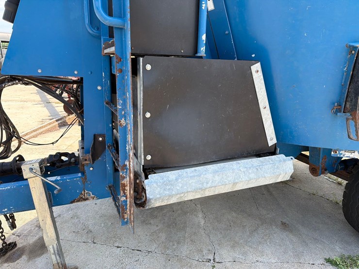 sac-3655-maxi-mixer-feeder-wagon-image-24