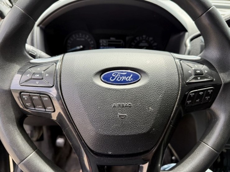 2019-ford-explorer-image-29