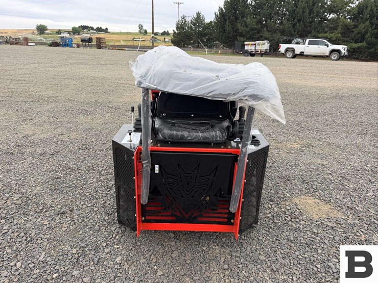 2026-sdlanch-ssl580-mini-skid-steer-image-4