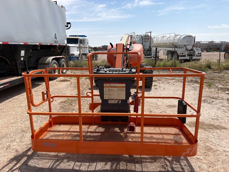 2013-jlg-600aj-image-2