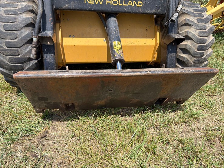 new-holland-l553-image-10
