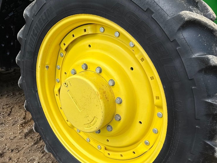 2013-john-deere-8235r-image-5