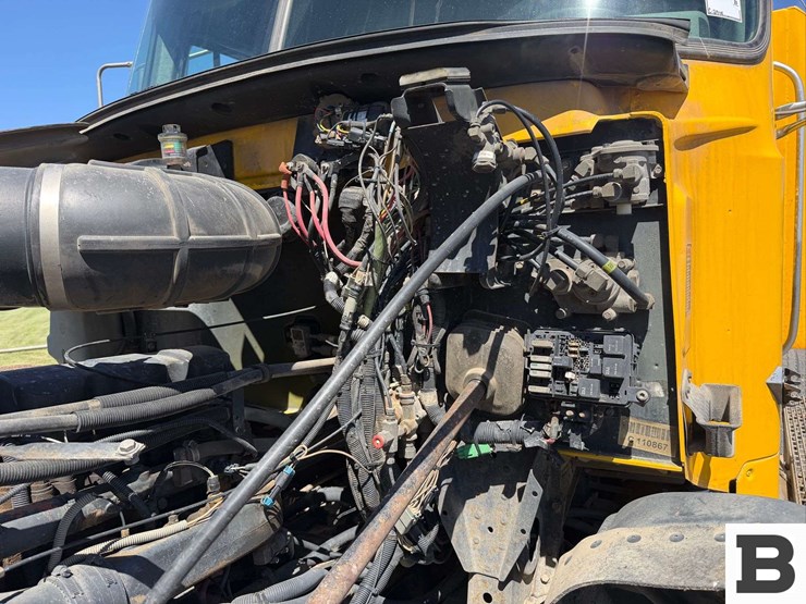 1999-mack-cl713-image-47